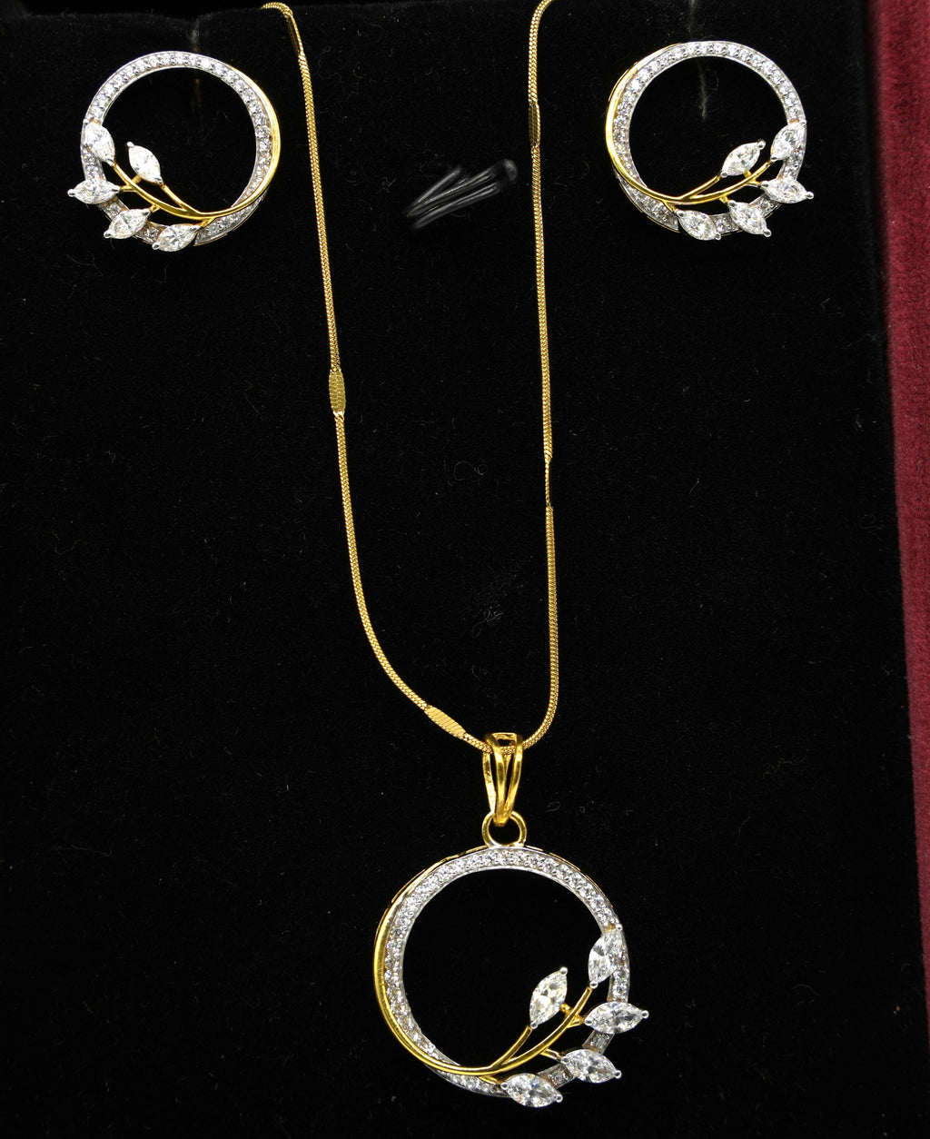 Silver Swarovski Circular Pendant Set